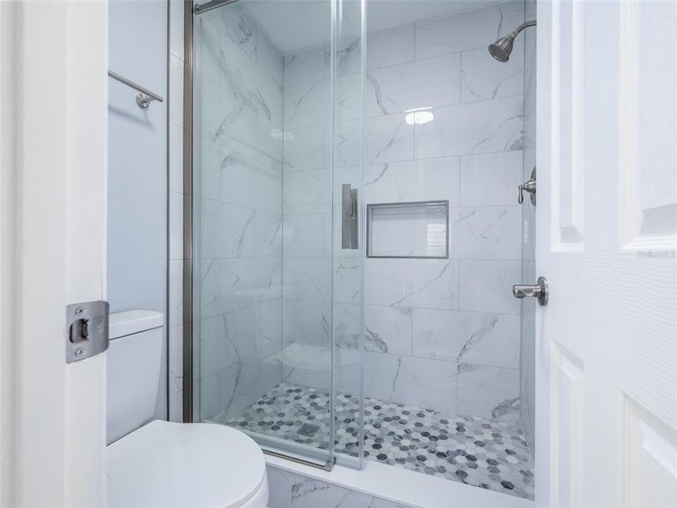 For Sale: $325,000 (2 beds, 2 baths, 1296 Square Feet)