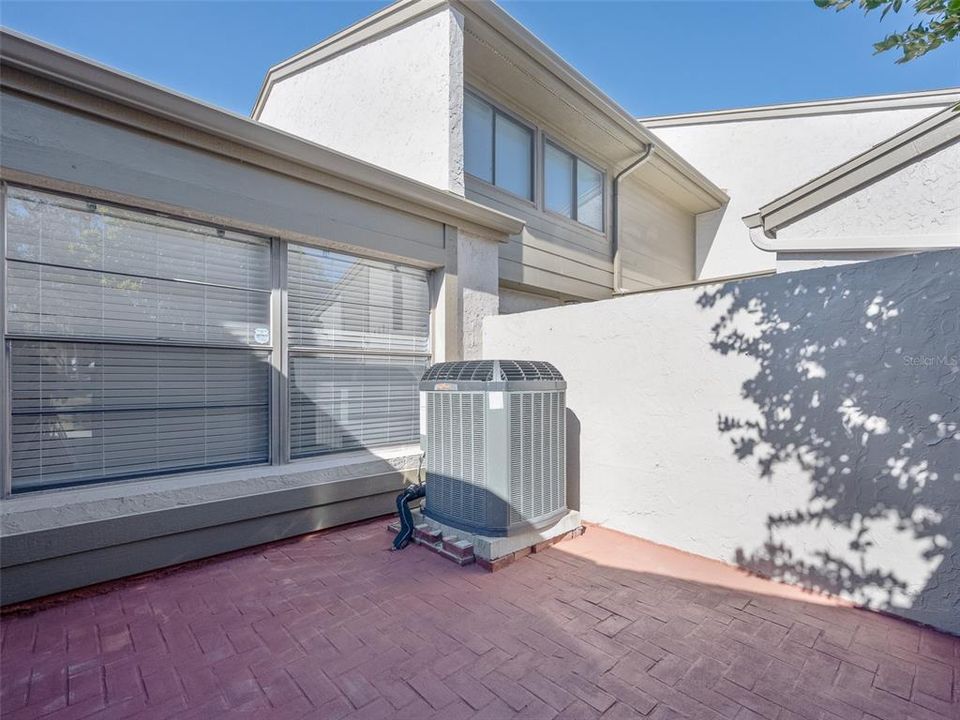 For Sale: $325,000 (2 beds, 2 baths, 1296 Square Feet)