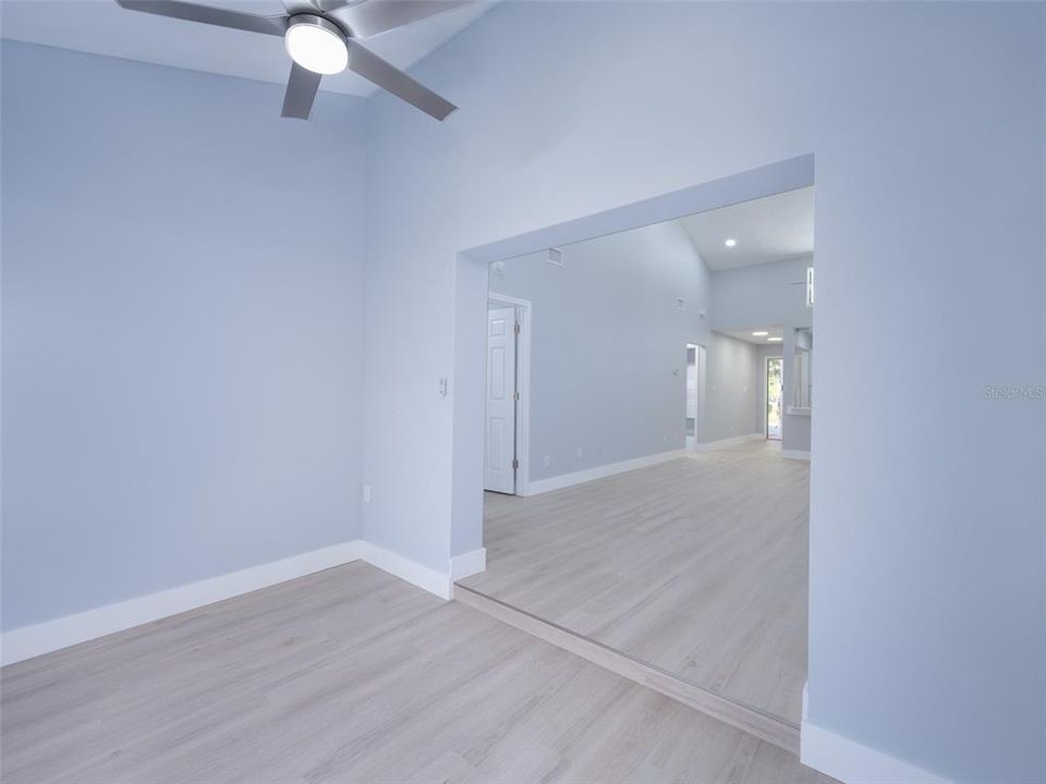 For Sale: $325,000 (2 beds, 2 baths, 1296 Square Feet)