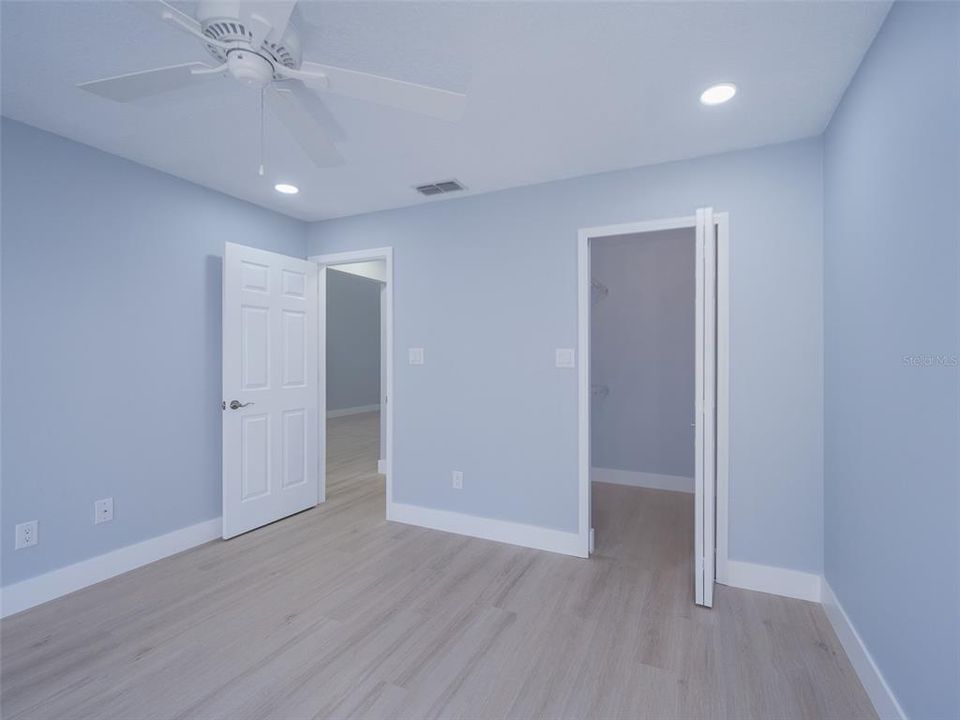 For Sale: $325,000 (2 beds, 2 baths, 1296 Square Feet)