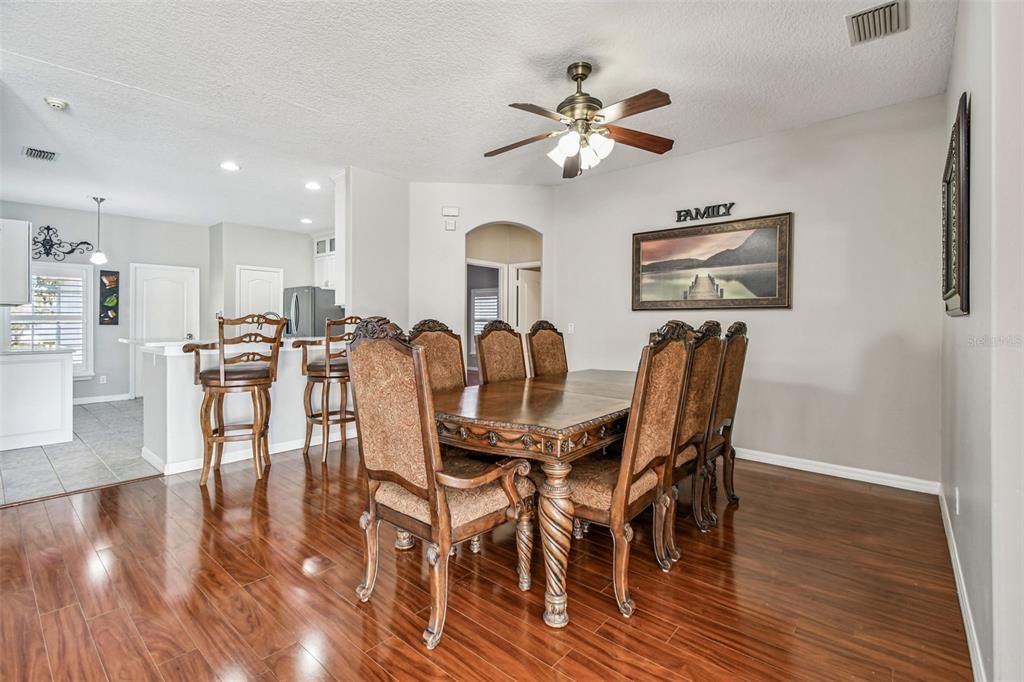 На продажу: $430,000 (3 спален, 2 ванн, 2086 Квадратных фут)