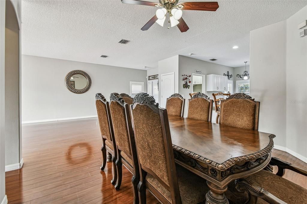 На продажу: $430,000 (3 спален, 2 ванн, 2086 Квадратных фут)