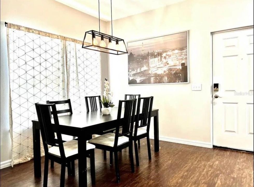 En Venta: $335,900 (4 camas, 3 baños, 1694 Pies cuadrados)