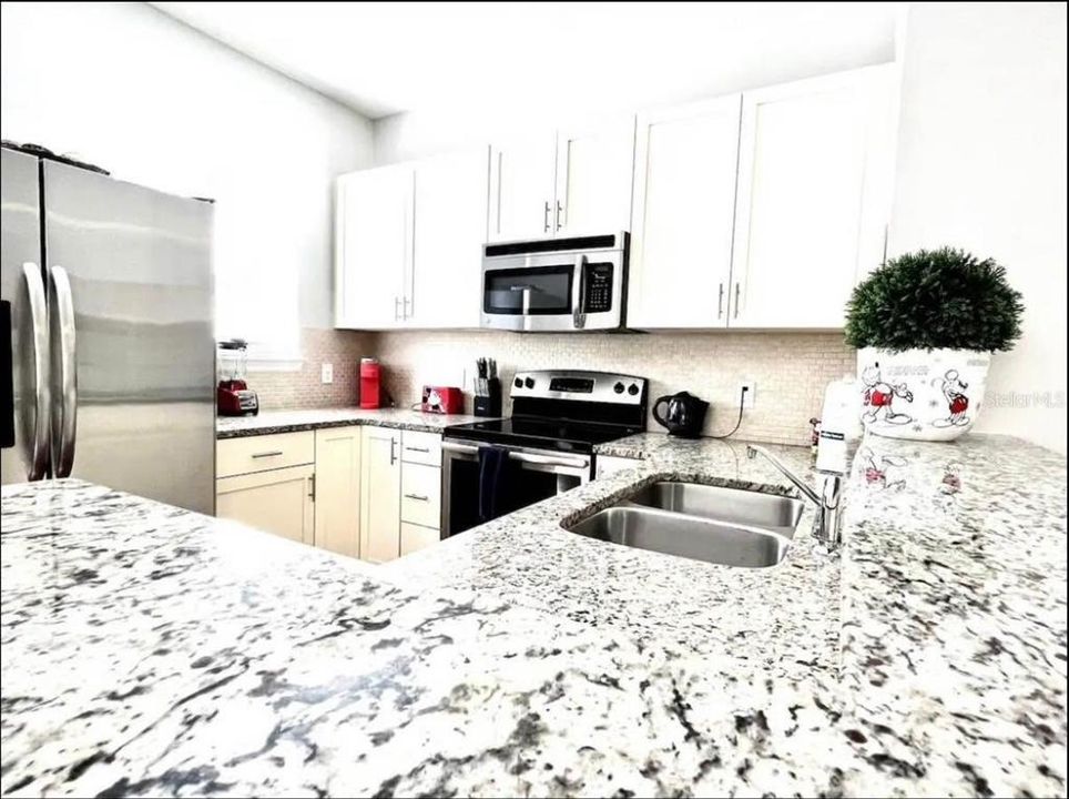 En Venta: $335,900 (4 camas, 3 baños, 1694 Pies cuadrados)