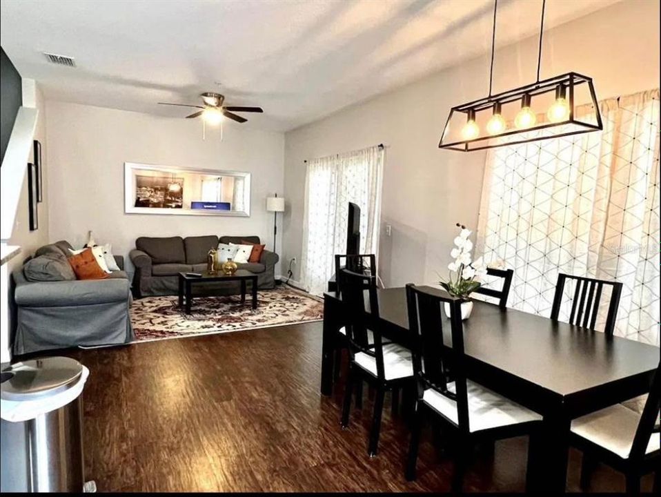 En Venta: $335,900 (4 camas, 3 baños, 1694 Pies cuadrados)