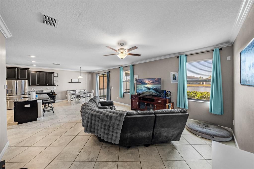 En Venta: $439,900 (4 camas, 2 baños, 3034 Pies cuadrados)