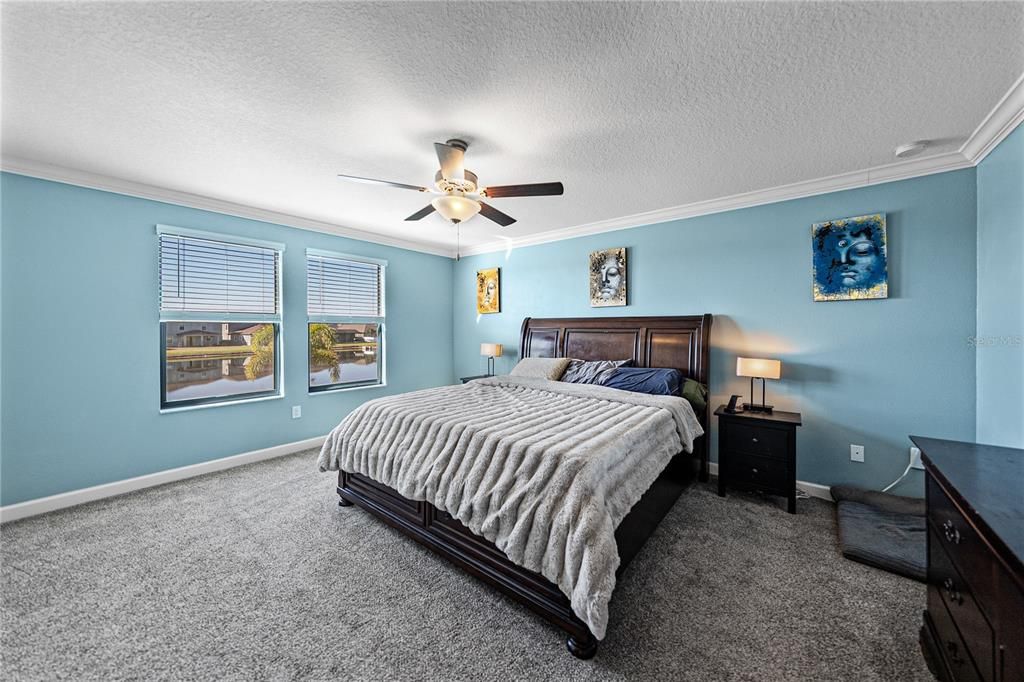 En Venta: $439,900 (4 camas, 2 baños, 3034 Pies cuadrados)