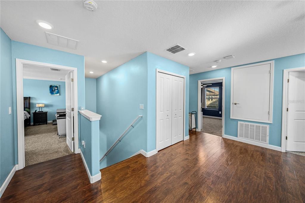 En Venta: $439,900 (4 camas, 2 baños, 3034 Pies cuadrados)