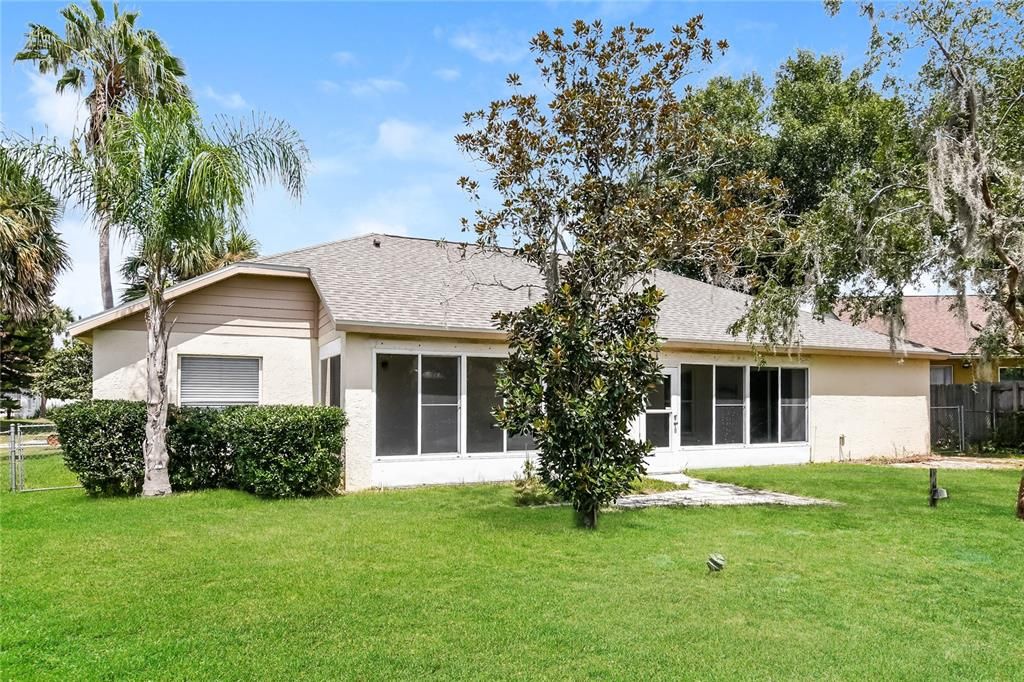 Activo con contrato: $365,000 (3 camas, 2 baños, 1618 Pies cuadrados)