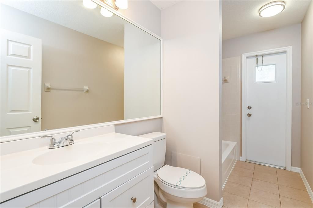 Activo con contrato: $365,000 (3 camas, 2 baños, 1618 Pies cuadrados)