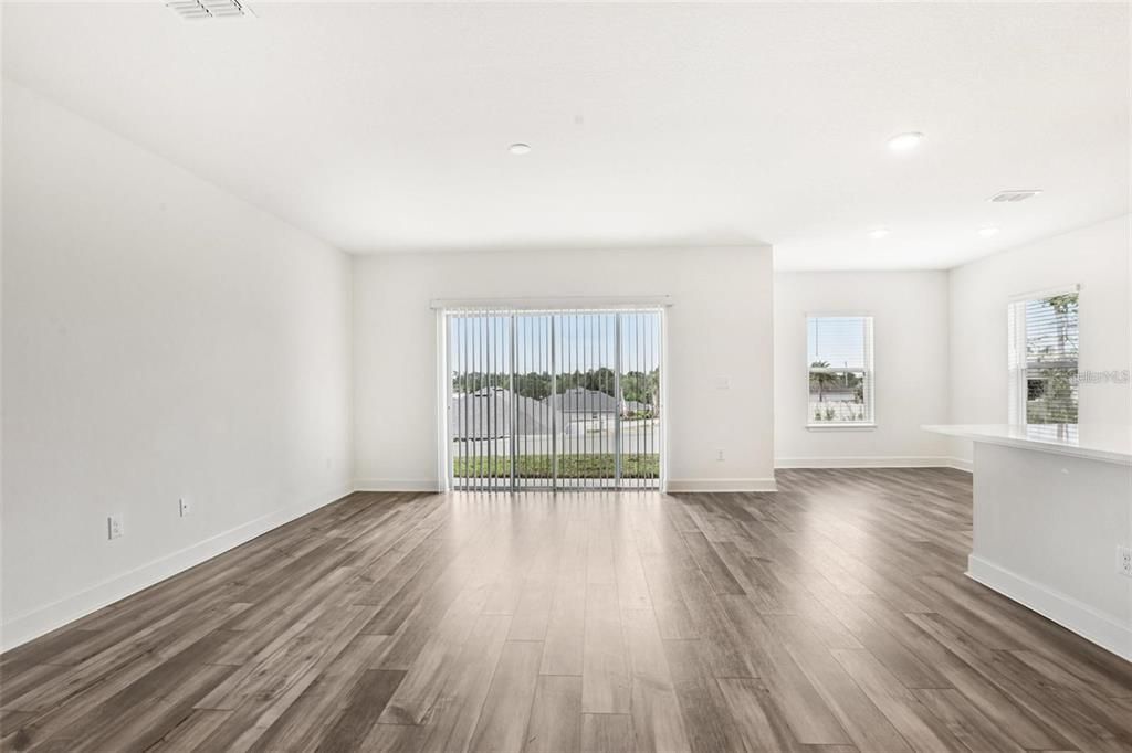 В аренду: $2,200 (3 спален, 2 ванн, 1707 Квадратных фут)