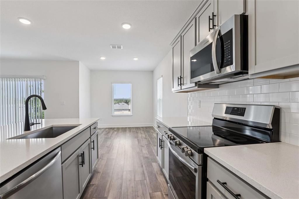 В аренду: $2,200 (3 спален, 2 ванн, 1707 Квадратных фут)