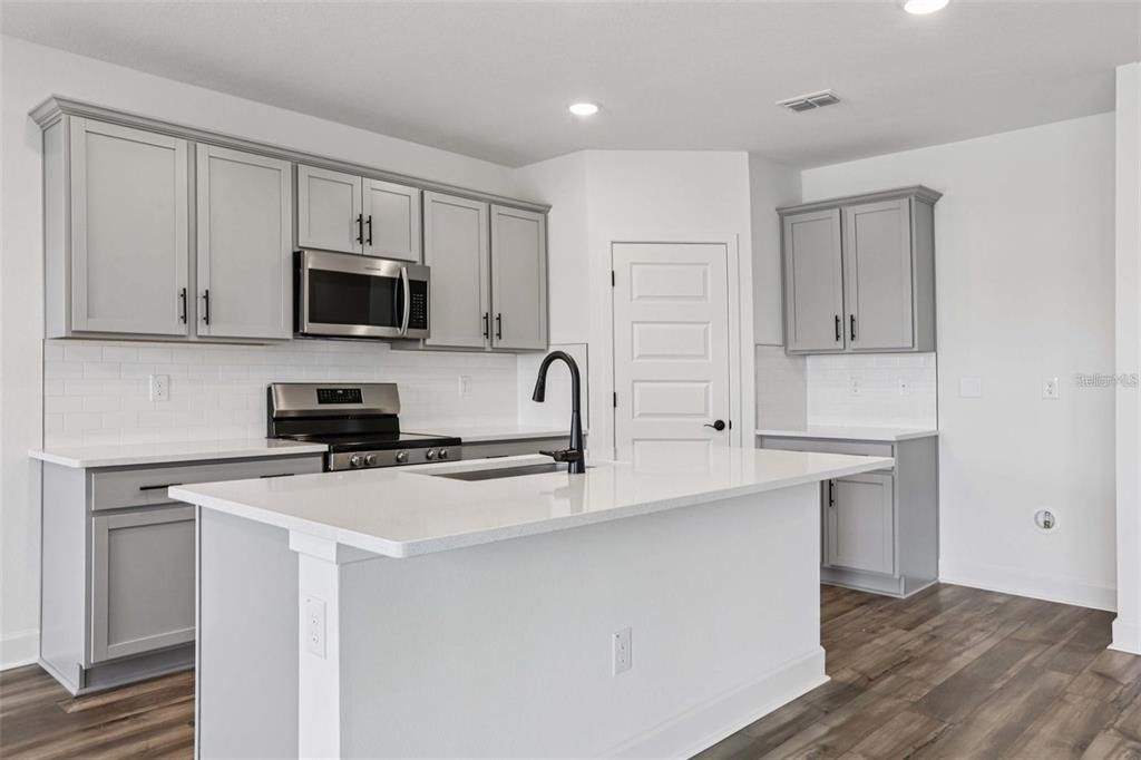 В аренду: $2,200 (3 спален, 2 ванн, 1707 Квадратных фут)