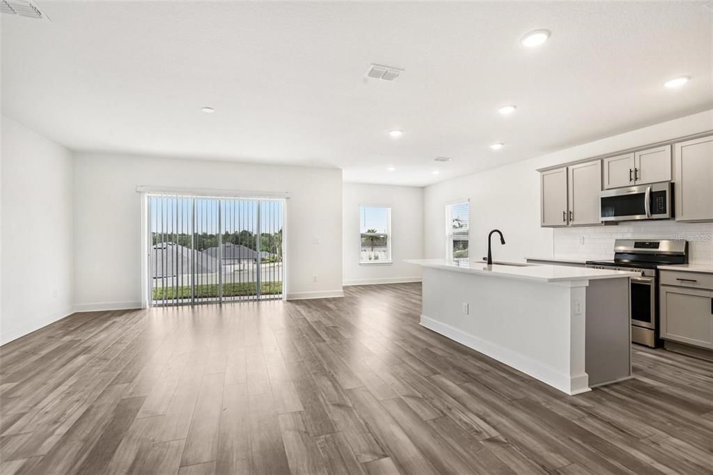 В аренду: $2,200 (3 спален, 2 ванн, 1707 Квадратных фут)