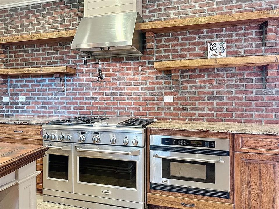 На продажу: $2,695,000 (7 спален, 5 ванн, 4920 Квадратных фут)