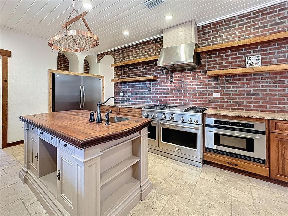 На продажу: $2,695,000 (7 спален, 5 ванн, 4920 Квадратных фут)