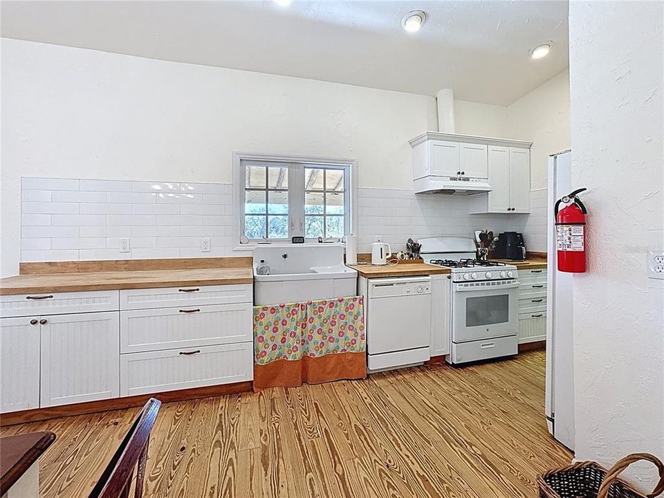 На продажу: $2,695,000 (7 спален, 5 ванн, 4920 Квадратных фут)