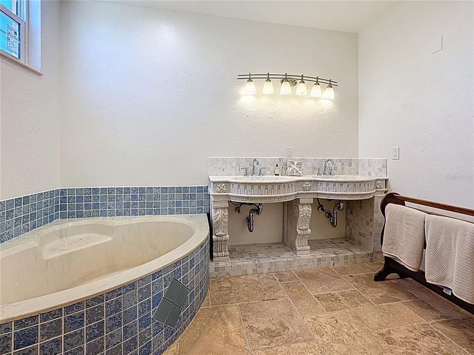 На продажу: $2,695,000 (7 спален, 5 ванн, 4920 Квадратных фут)