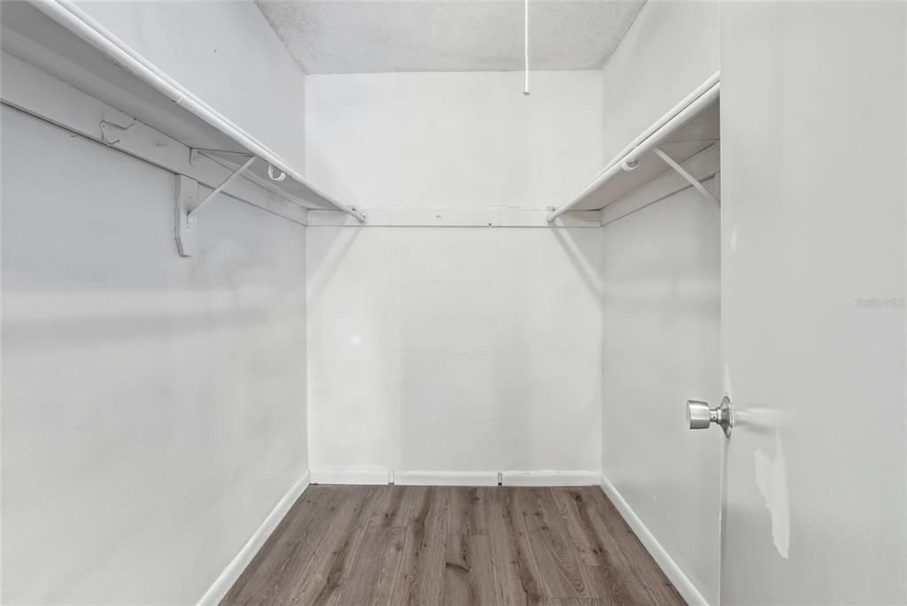 待售: $175,000 (2 贝兹, 2 浴室, 828 平方英尺)