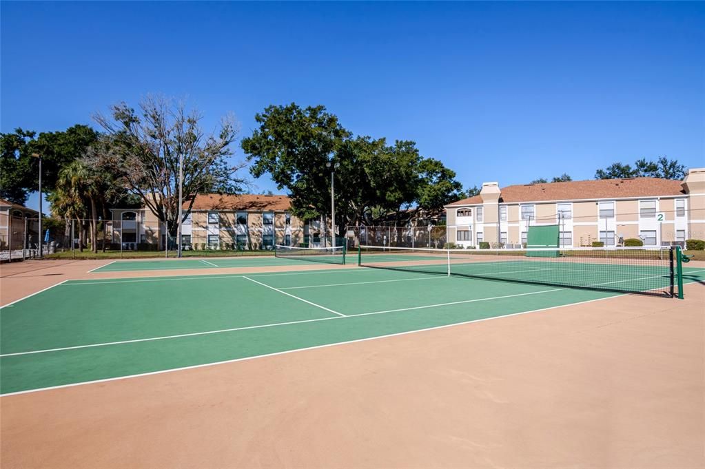 待售: $175,000 (2 贝兹, 2 浴室, 828 平方英尺)