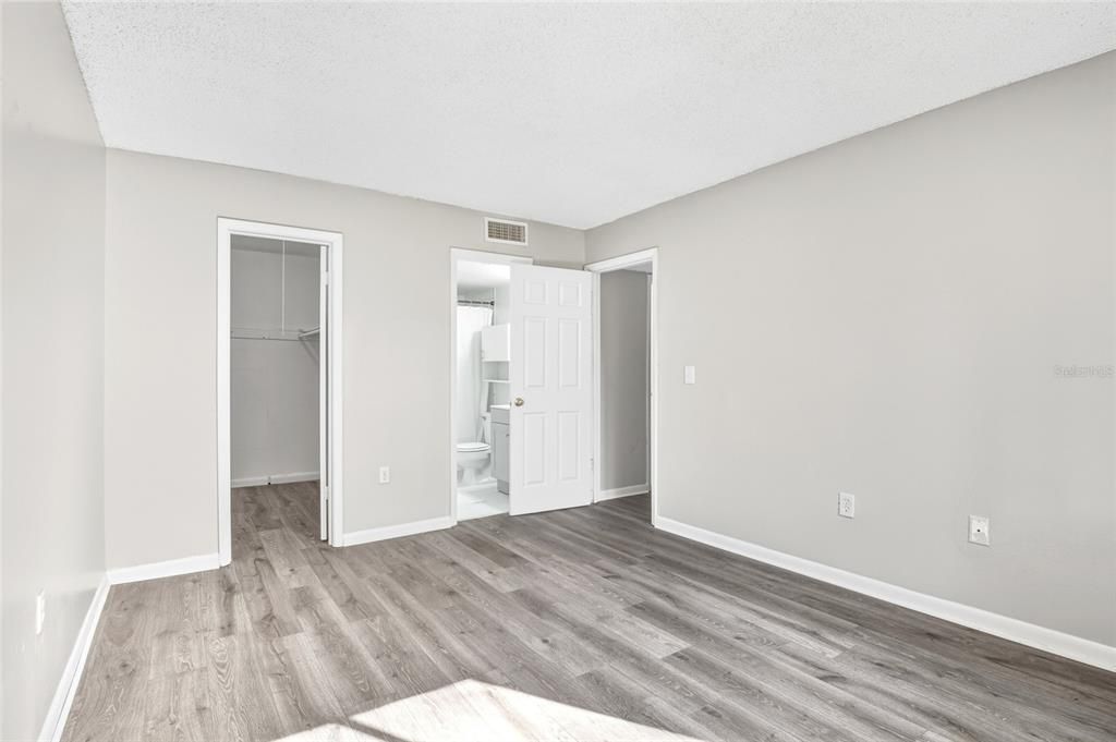 待售: $175,000 (2 贝兹, 2 浴室, 828 平方英尺)