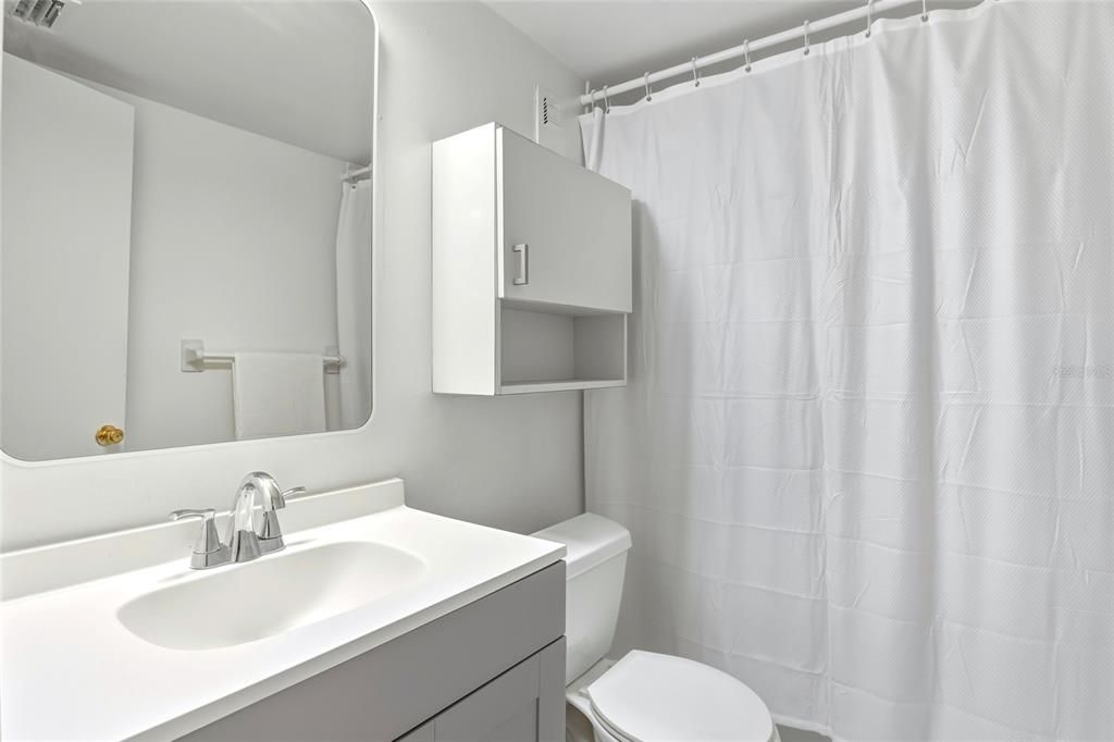 待售: $175,000 (2 贝兹, 2 浴室, 828 平方英尺)