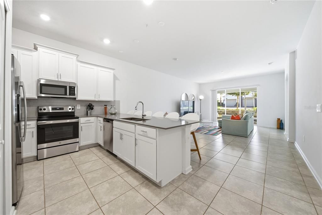 待售: $329,000 (2 贝兹, 2 浴室, 1388 平方英尺)