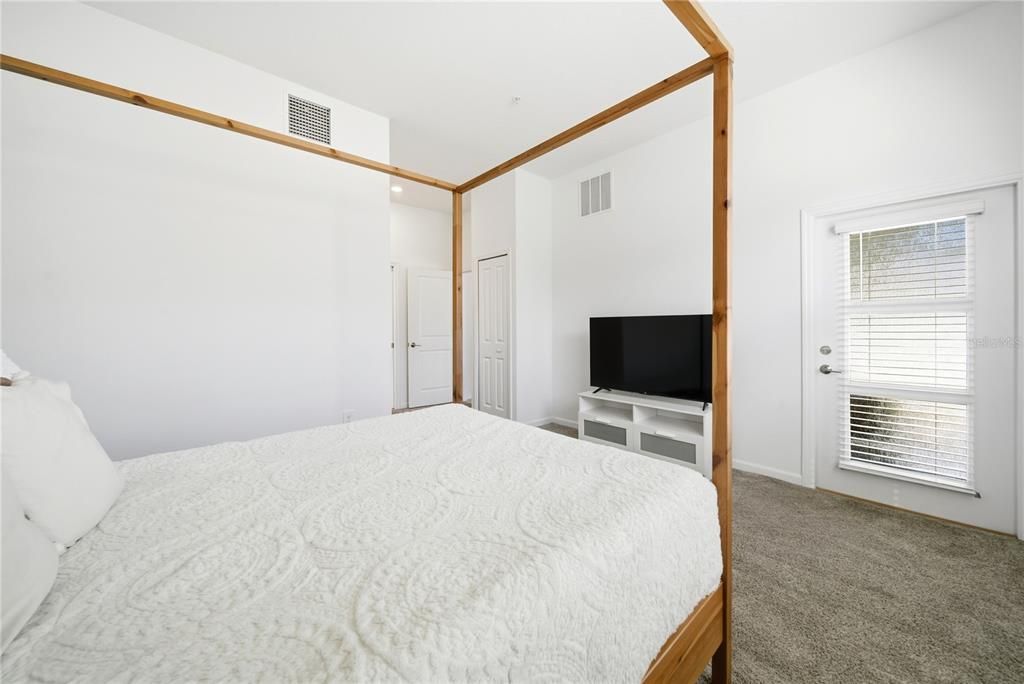 待售: $329,000 (2 贝兹, 2 浴室, 1388 平方英尺)