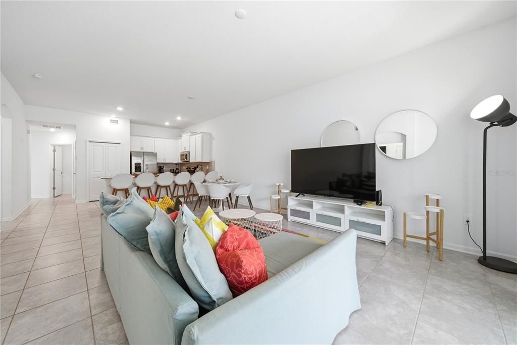 待售: $329,000 (2 贝兹, 2 浴室, 1388 平方英尺)