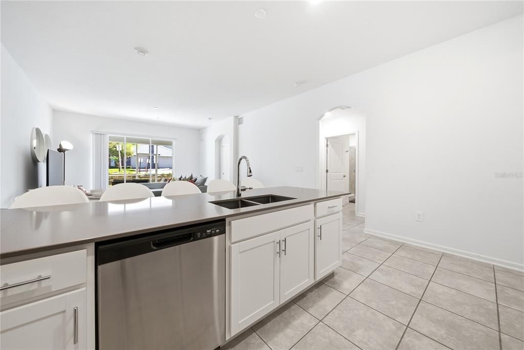 待售: $329,000 (2 贝兹, 2 浴室, 1388 平方英尺)