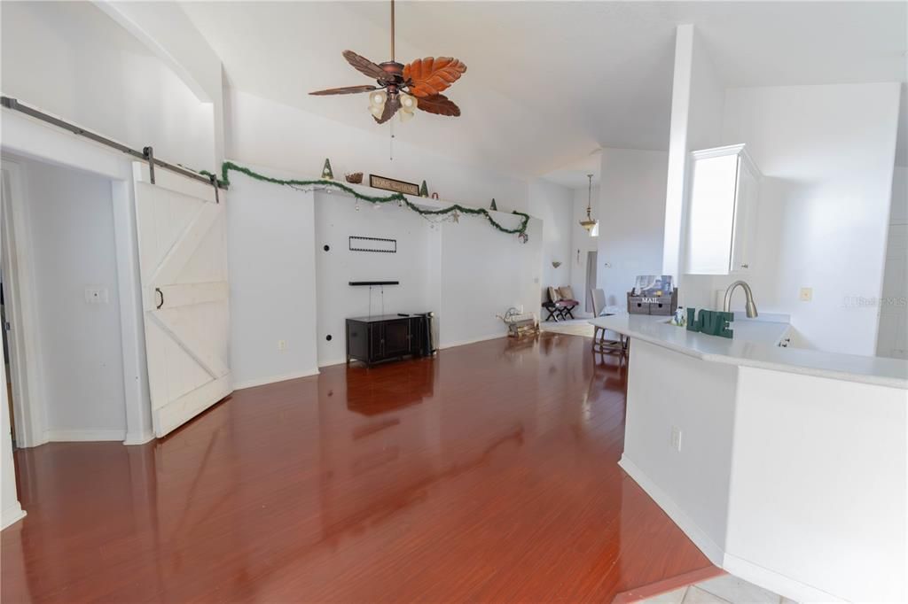 待售: $260,000 (3 贝兹, 2 浴室, 1724 平方英尺)