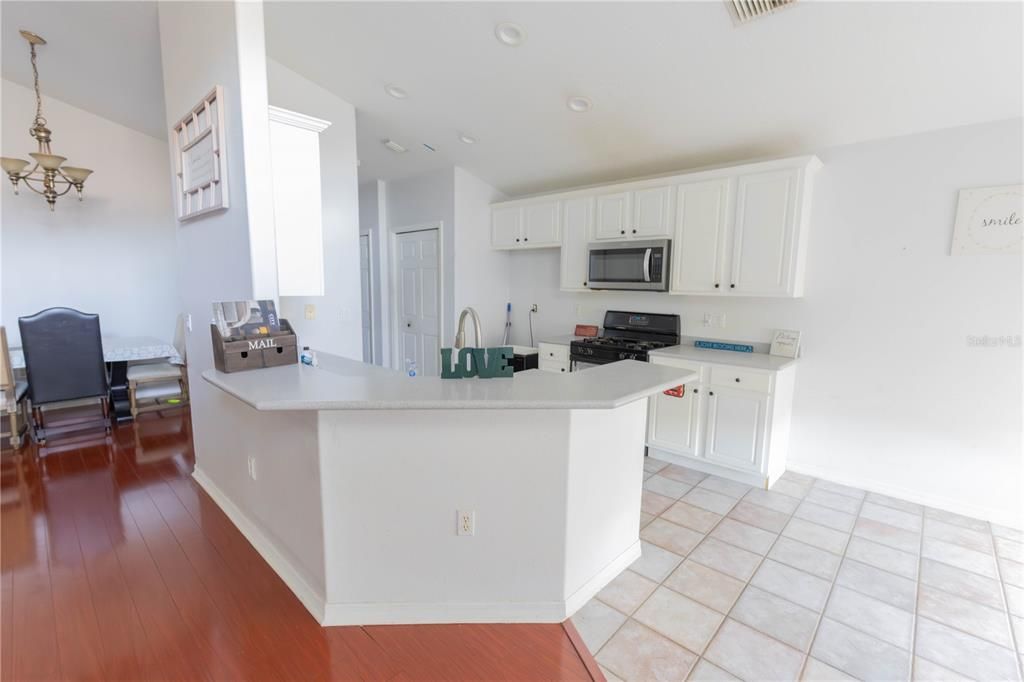 待售: $260,000 (3 贝兹, 2 浴室, 1724 平方英尺)