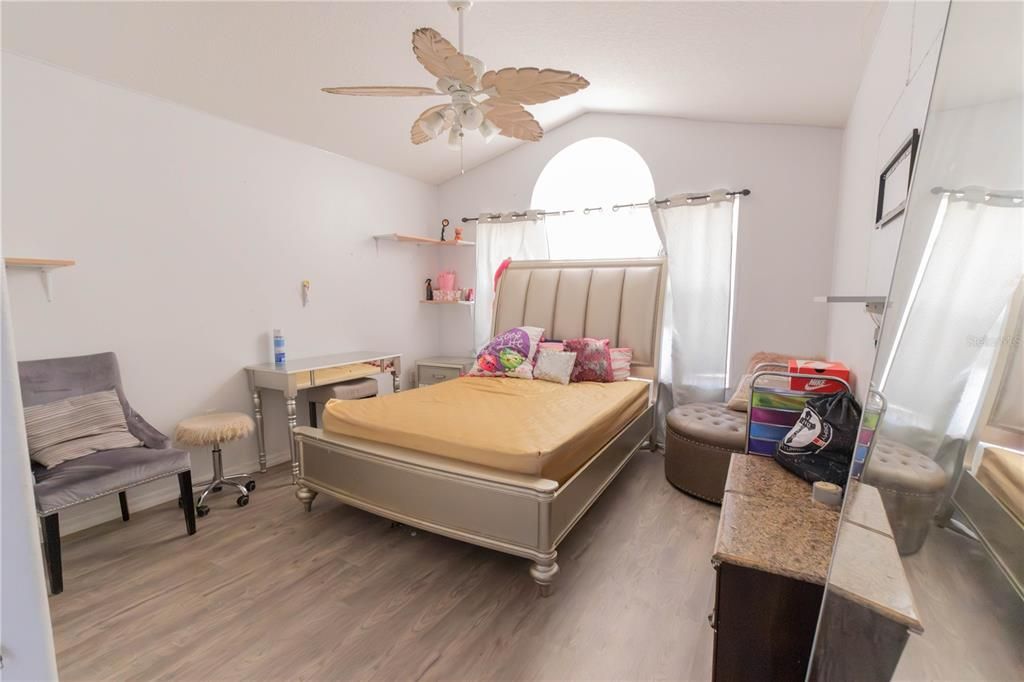 待售: $260,000 (3 贝兹, 2 浴室, 1724 平方英尺)