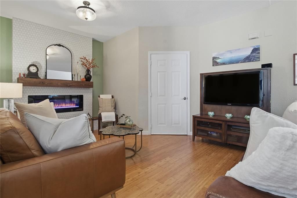 Active With Contract: $319,900 (3 beds, 2 baths, 1685 Square Feet)