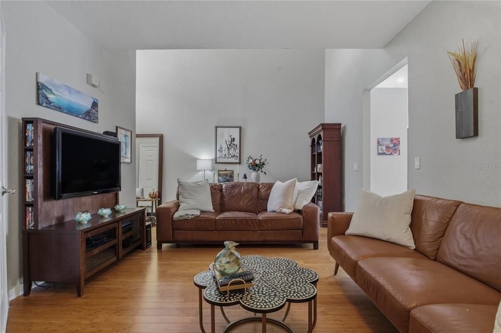 Active With Contract: $319,900 (3 beds, 2 baths, 1685 Square Feet)