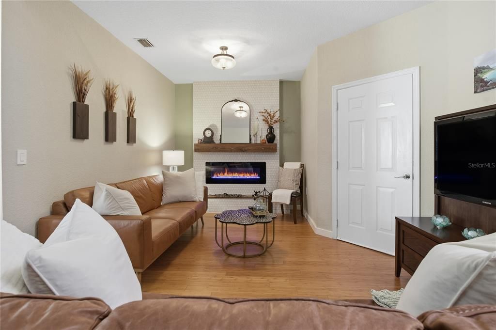 Active With Contract: $319,900 (3 beds, 2 baths, 1685 Square Feet)