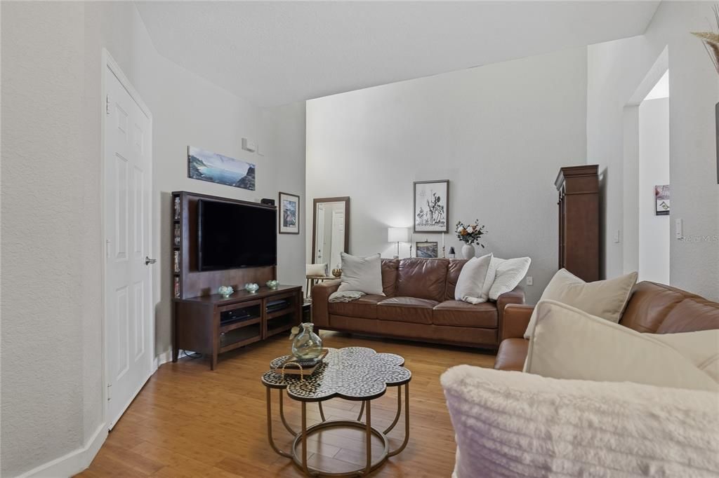 Active With Contract: $319,900 (3 beds, 2 baths, 1685 Square Feet)