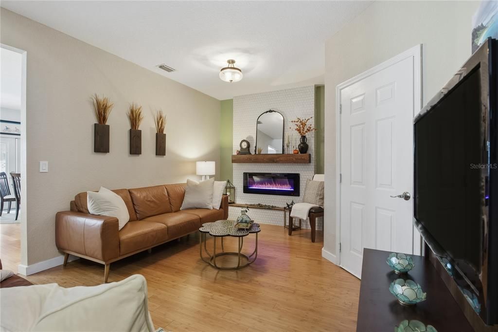 Active With Contract: $319,900 (3 beds, 2 baths, 1685 Square Feet)