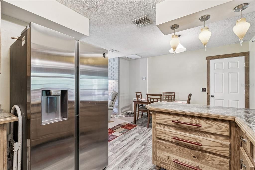 For Sale: $390,000 (2 beds, 2 baths, 1000 Square Feet)