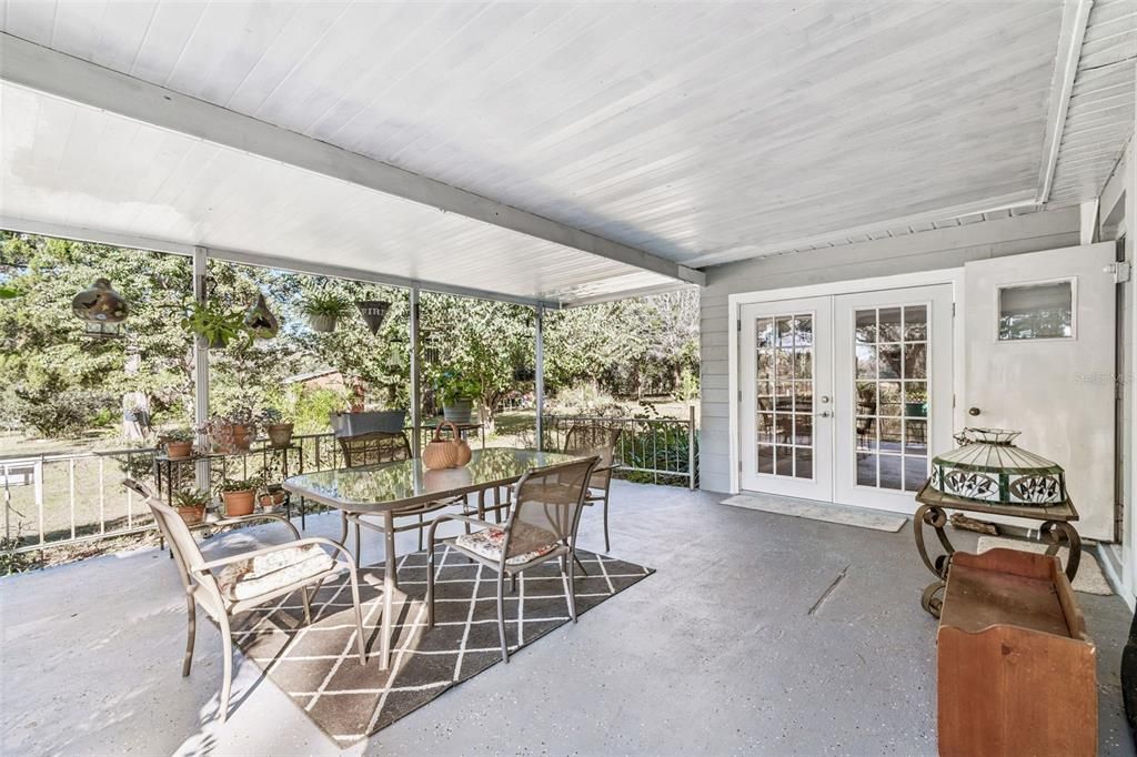 For Sale: $390,000 (2 beds, 2 baths, 1000 Square Feet)