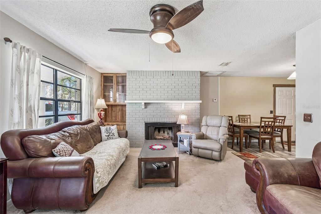 For Sale: $390,000 (2 beds, 2 baths, 1000 Square Feet)