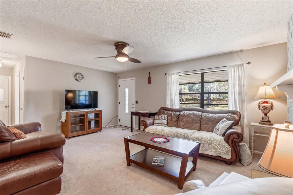 For Sale: $390,000 (2 beds, 2 baths, 1000 Square Feet)