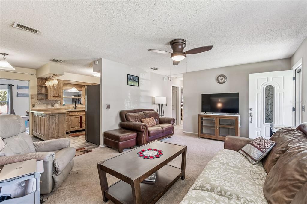 For Sale: $390,000 (2 beds, 2 baths, 1000 Square Feet)