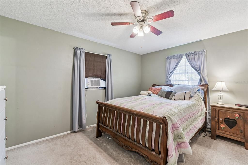 For Sale: $390,000 (2 beds, 2 baths, 1000 Square Feet)