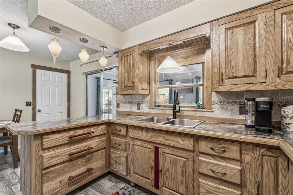 For Sale: $390,000 (2 beds, 2 baths, 1000 Square Feet)