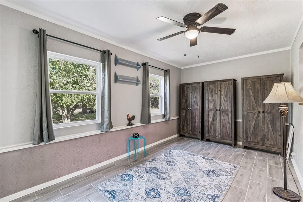 For Sale: $390,000 (2 beds, 2 baths, 1000 Square Feet)