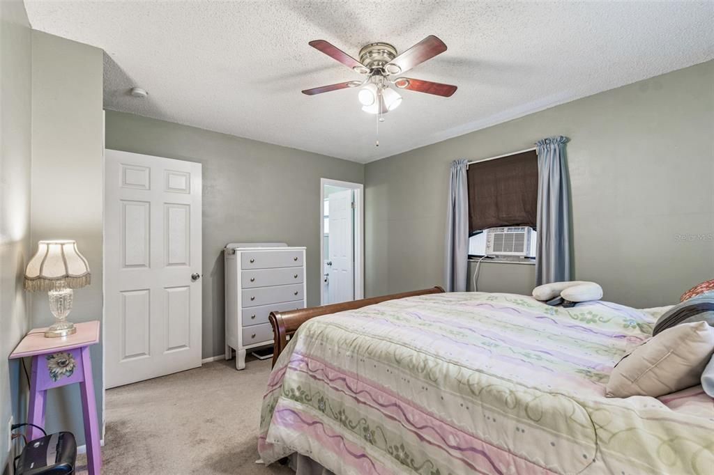 For Sale: $390,000 (2 beds, 2 baths, 1000 Square Feet)