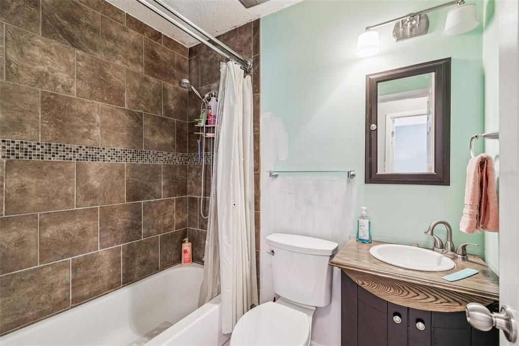 For Sale: $390,000 (2 beds, 2 baths, 1000 Square Feet)