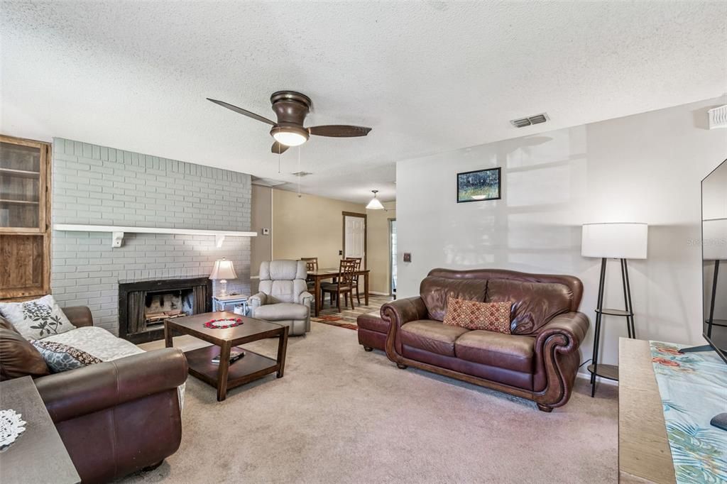 For Sale: $390,000 (2 beds, 2 baths, 1000 Square Feet)