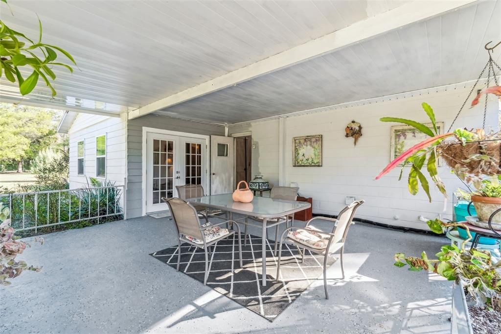 For Sale: $390,000 (2 beds, 2 baths, 1000 Square Feet)